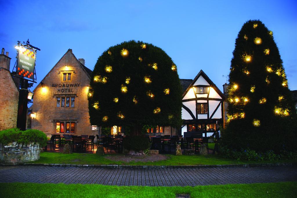 The Broadway Hotel Exteriér fotografie